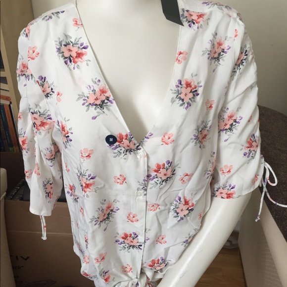 Abercrombie & Fitch V-Neck Short Sleeves Top - Picture 5 of 6